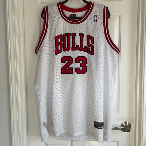 Michael Jordan team jersey - Picture 1 of 9
